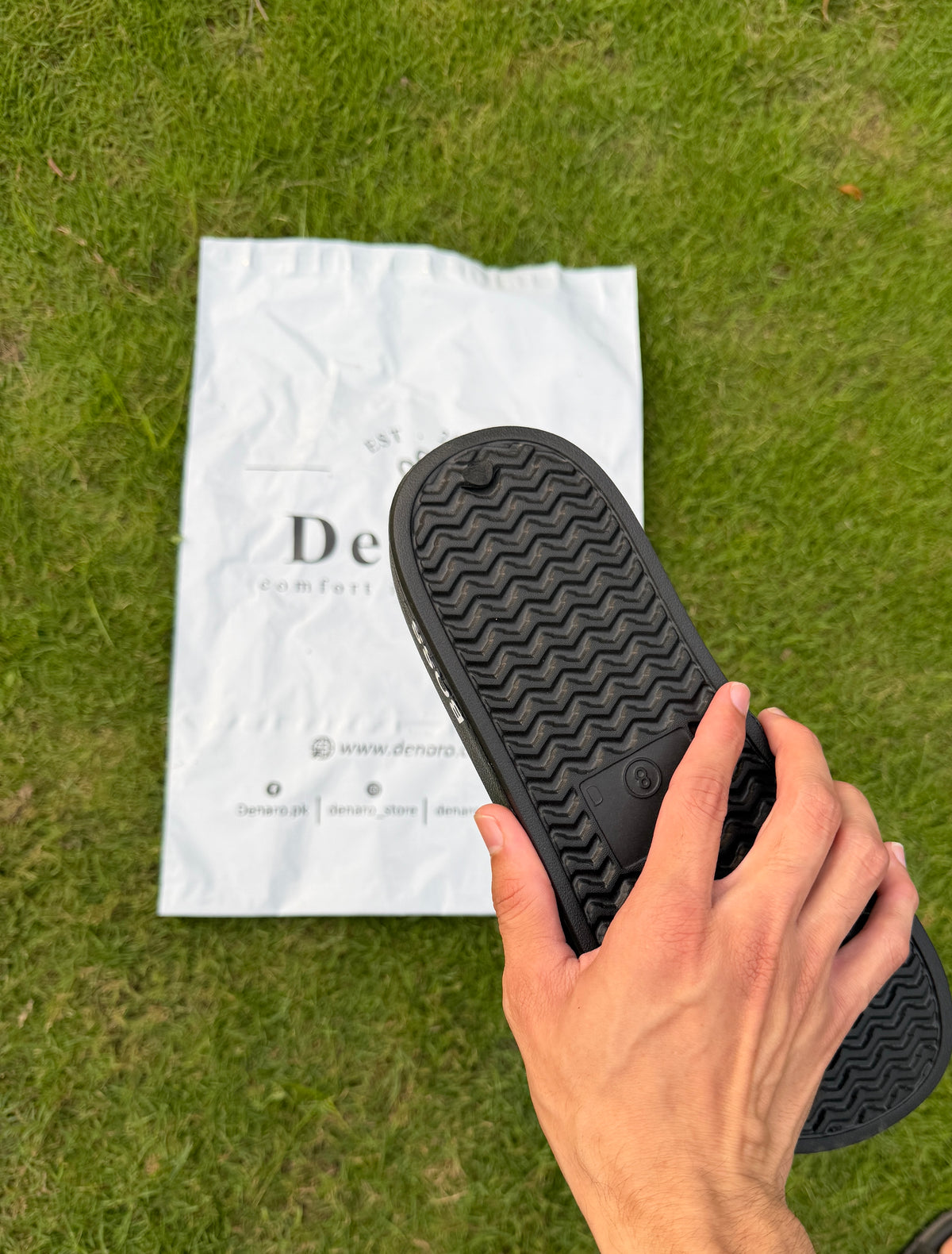 BLACK HU-GO Slides